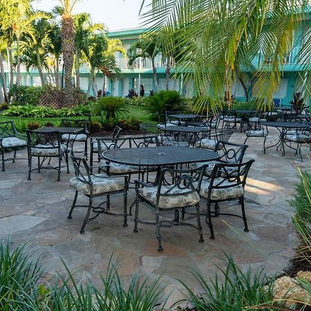 Thunderbird Beach Resort Treasure Island Екстериор снимка