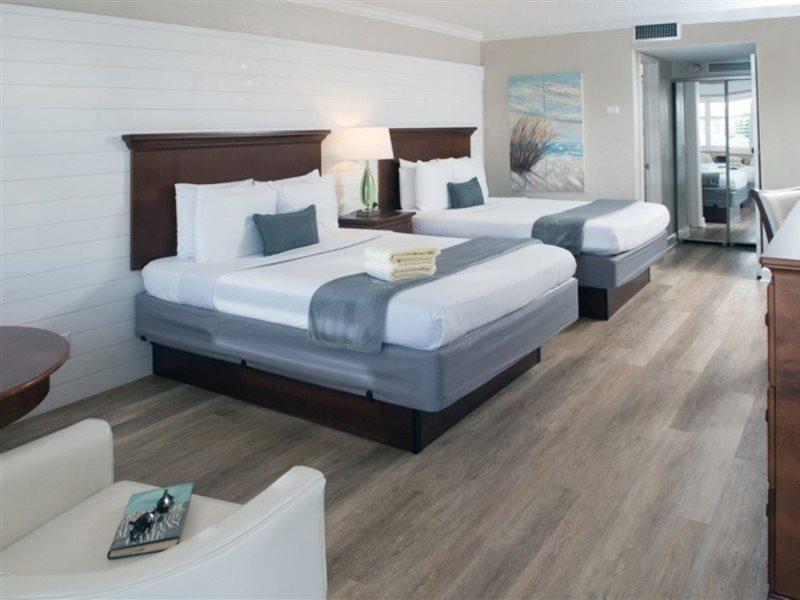 Thunderbird Beach Resort Treasure Island Екстериор снимка