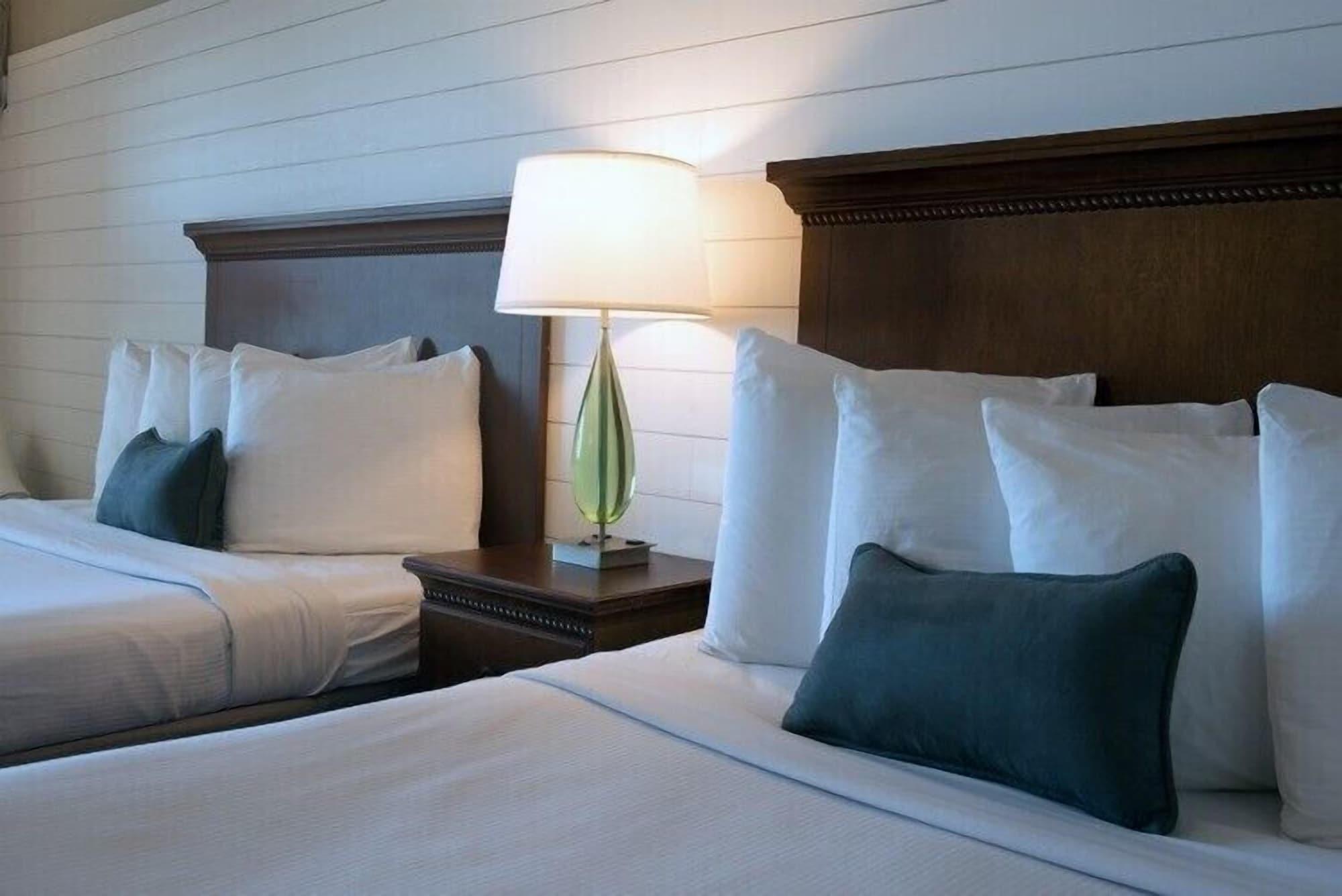 Thunderbird Beach Resort Treasure Island Екстериор снимка