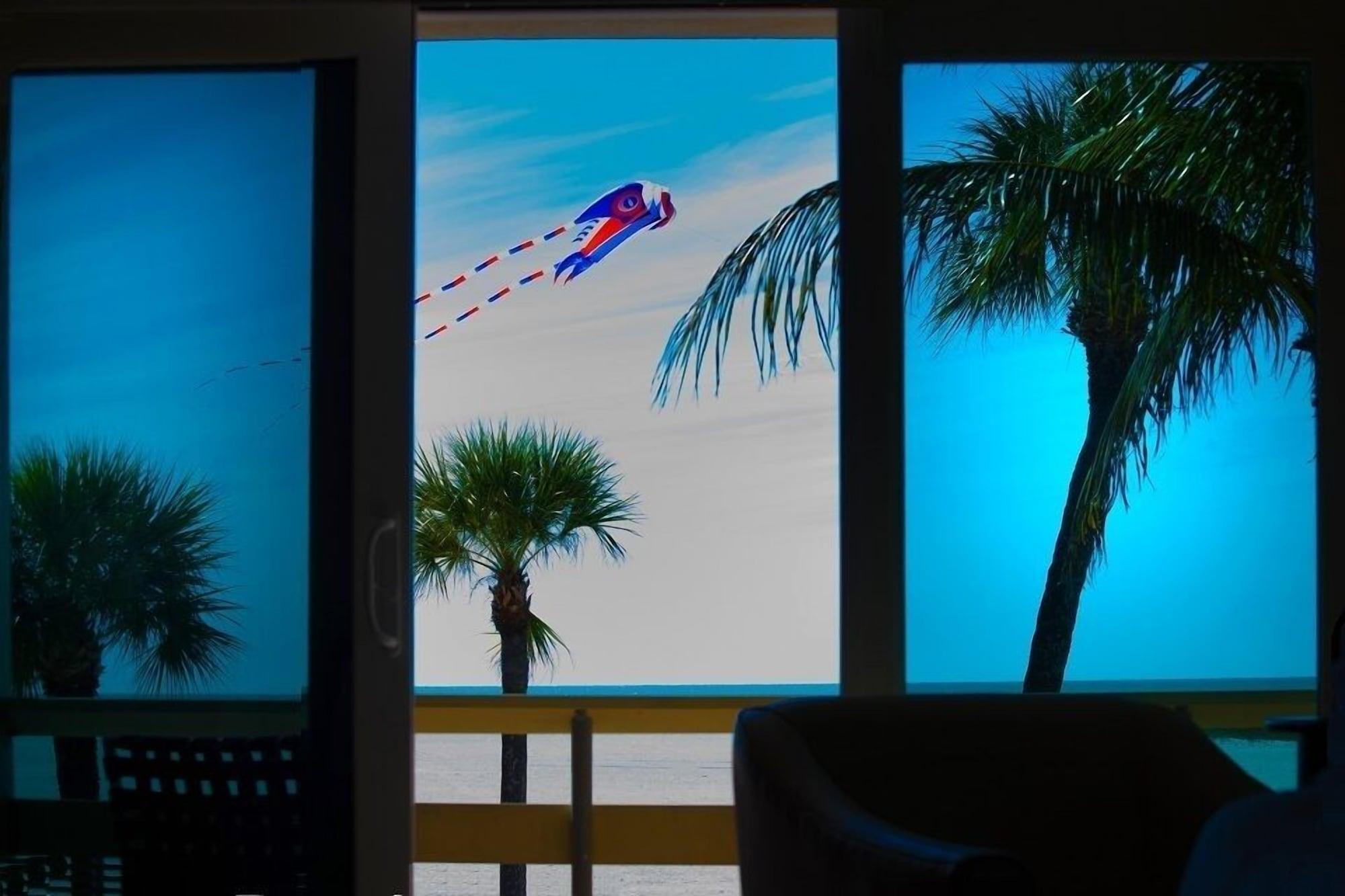 Thunderbird Beach Resort Treasure Island Екстериор снимка