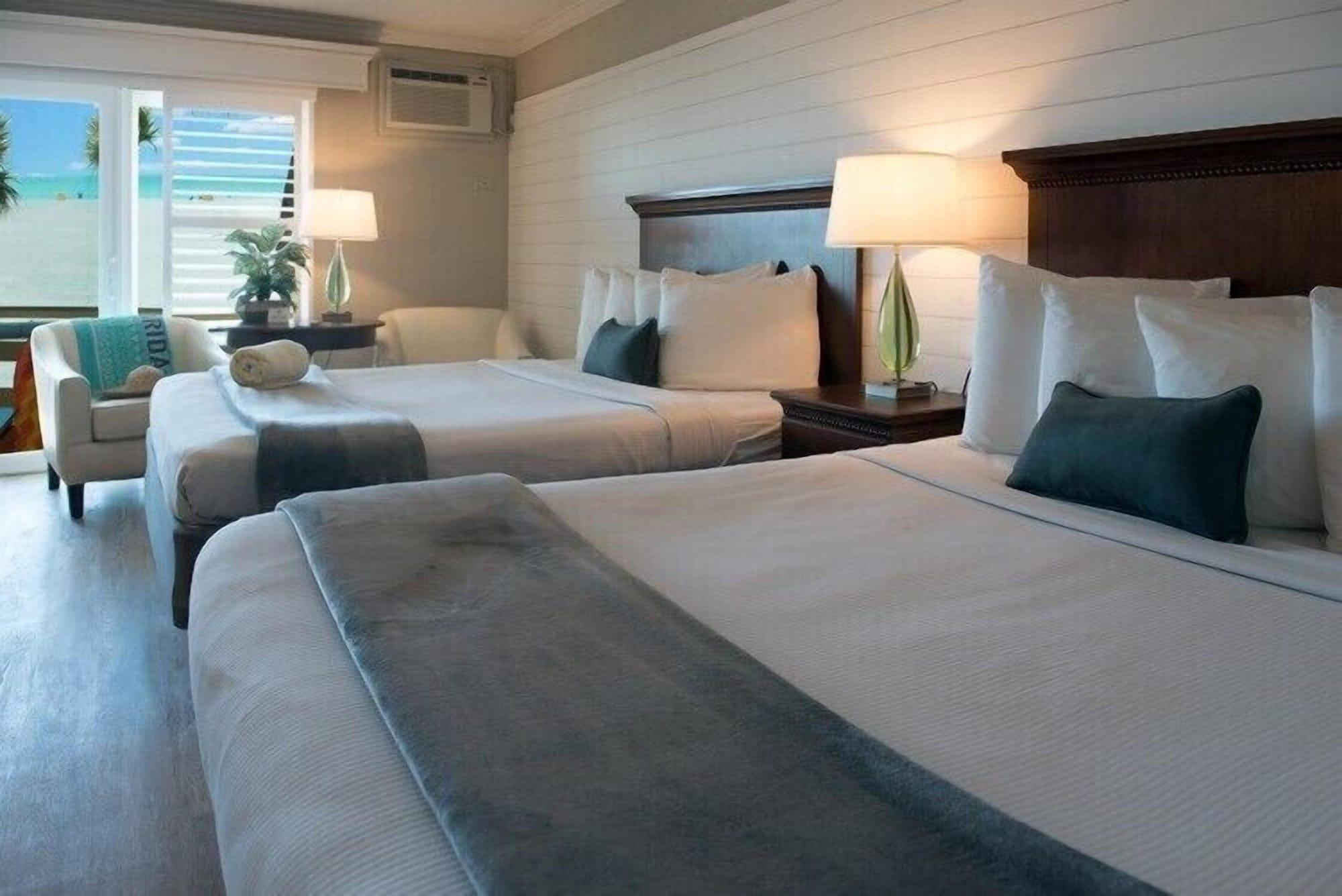 Thunderbird Beach Resort Treasure Island Екстериор снимка