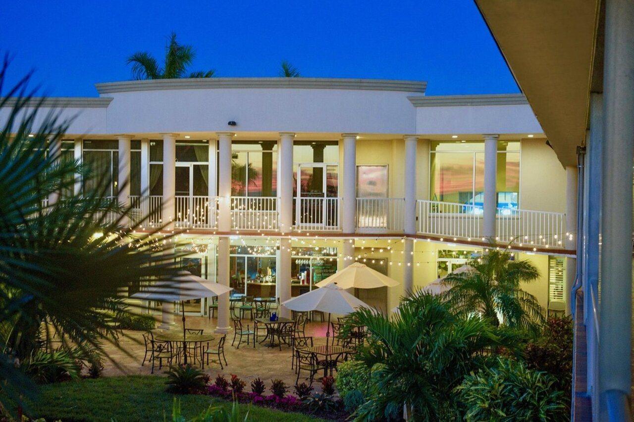 Thunderbird Beach Resort Treasure Island Екстериор снимка