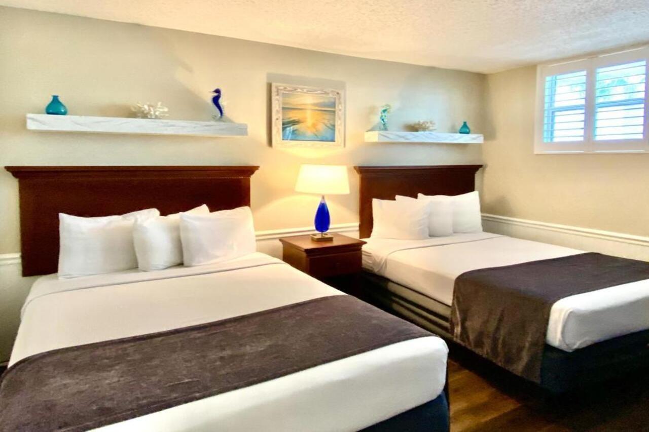 Thunderbird Beach Resort Treasure Island Екстериор снимка