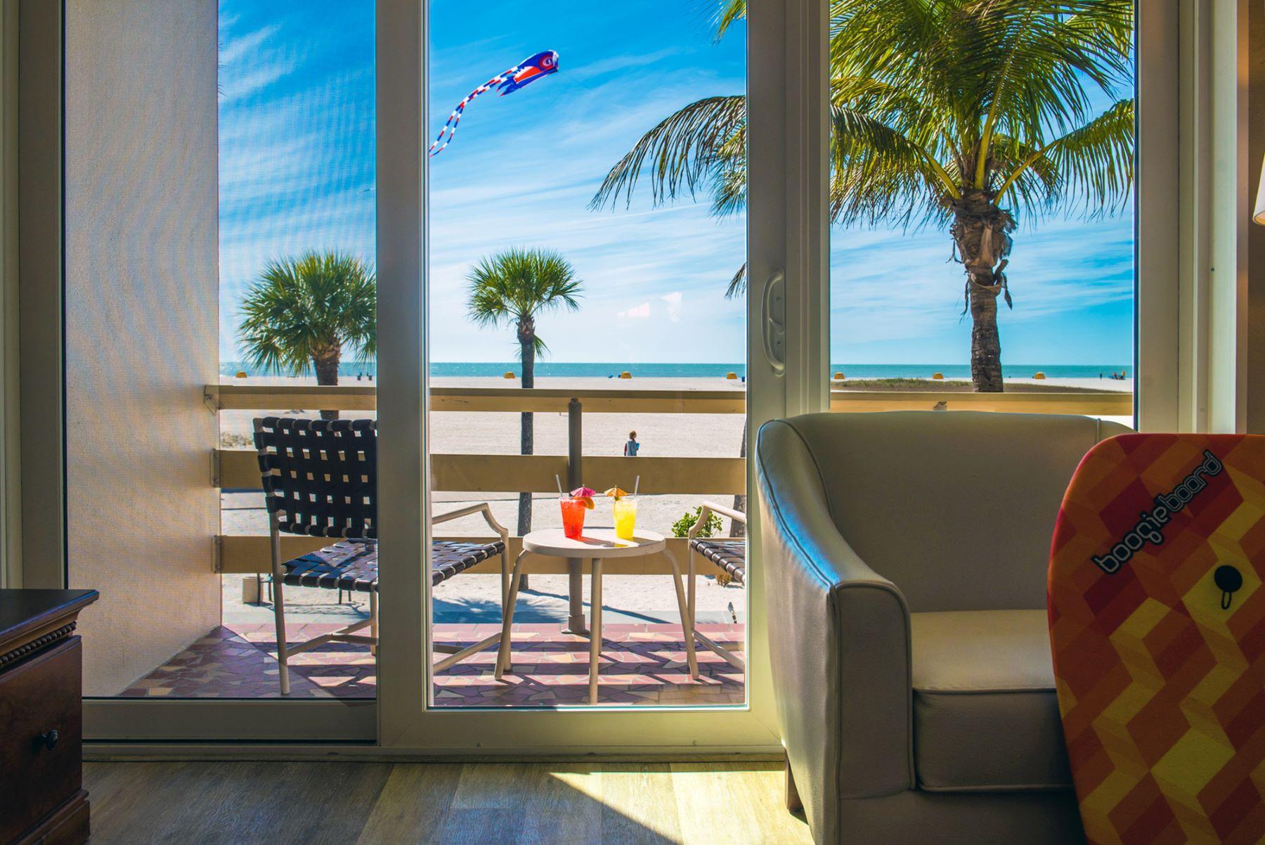 Thunderbird Beach Resort Treasure Island Екстериор снимка