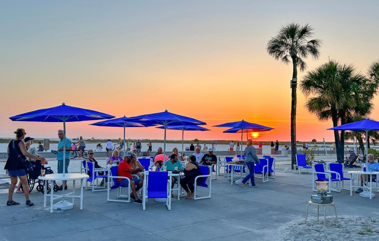 Thunderbird Beach Resort Treasure Island Екстериор снимка