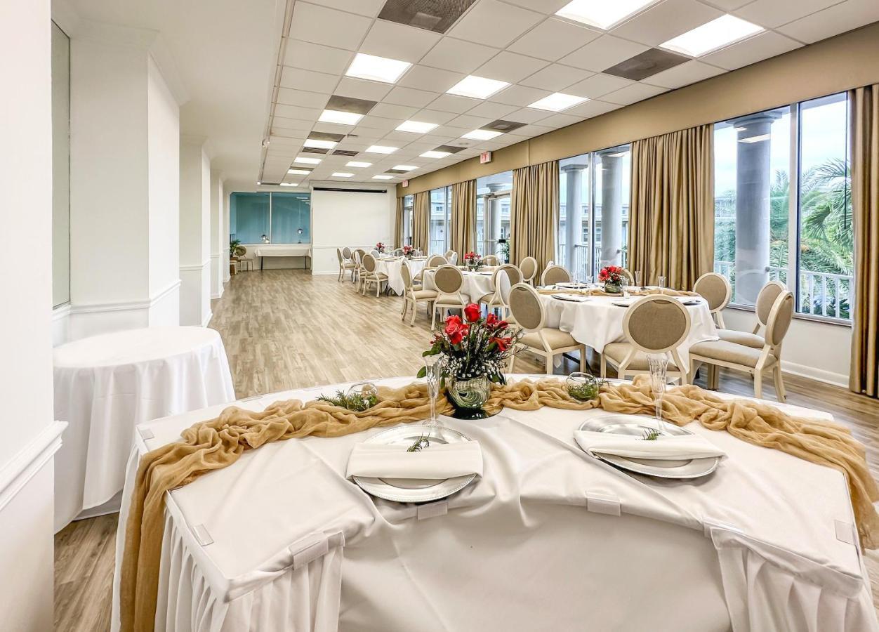 Thunderbird Beach Resort Treasure Island Екстериор снимка