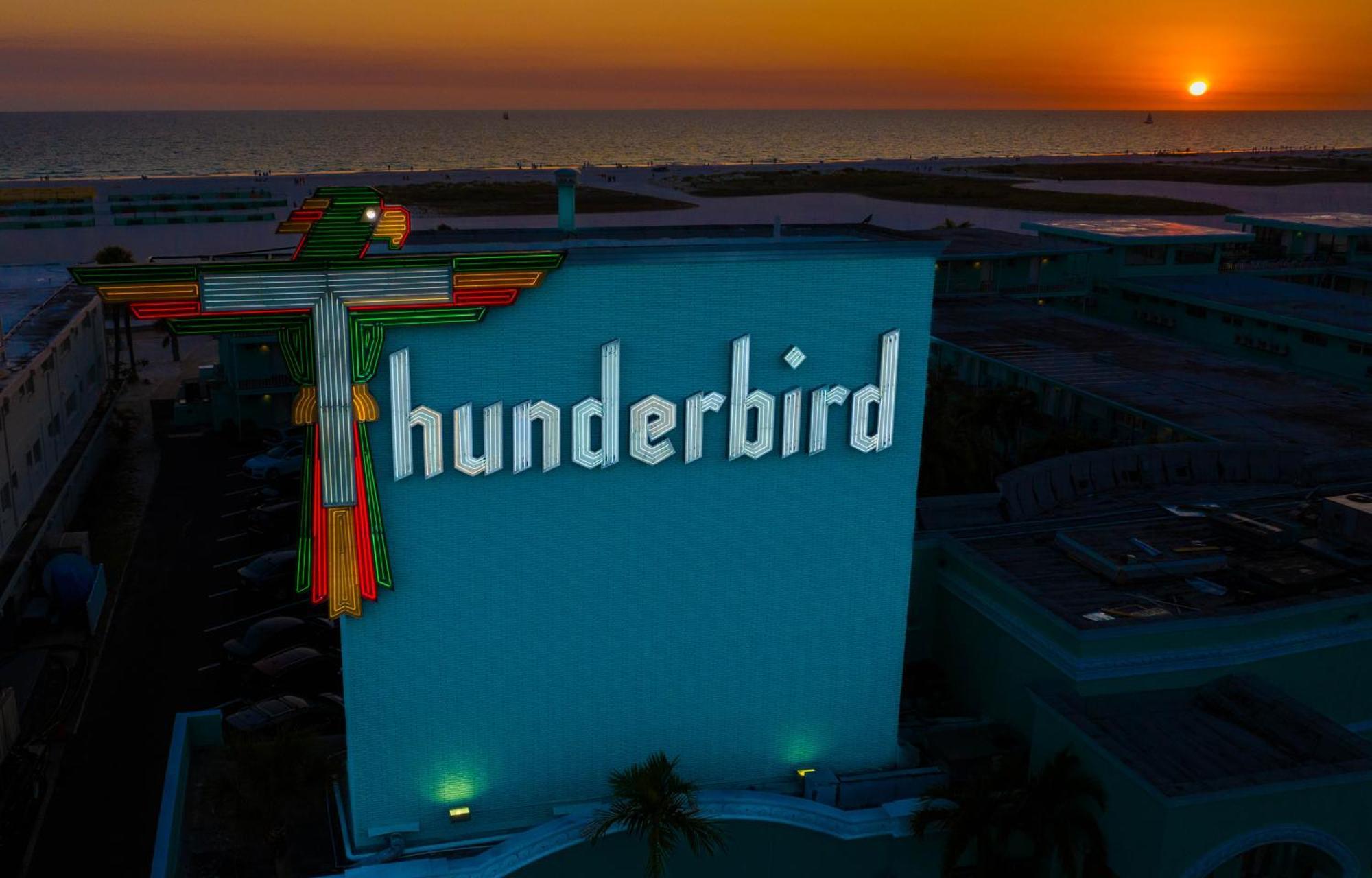 Thunderbird Beach Resort Treasure Island Екстериор снимка