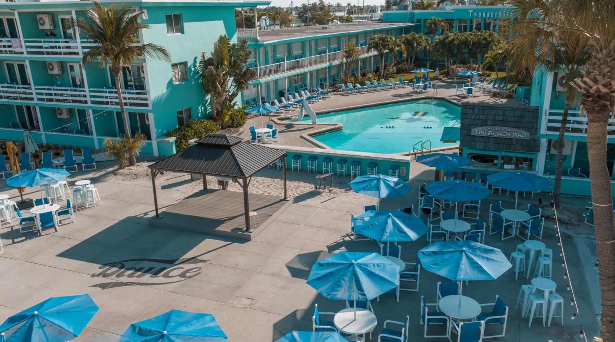 Thunderbird Beach Resort Treasure Island Екстериор снимка