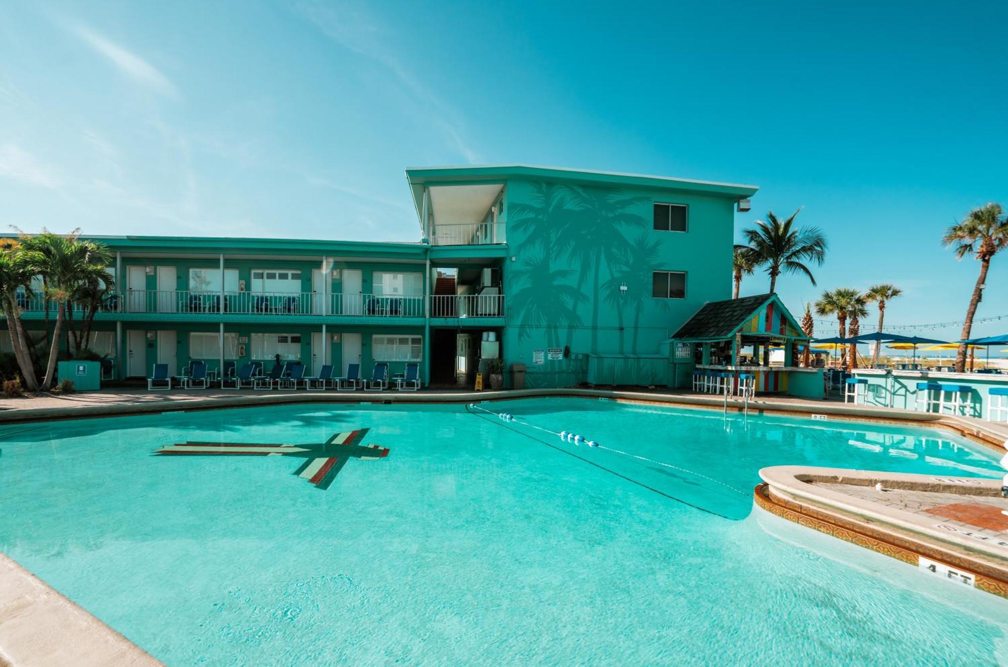 Thunderbird Beach Resort Treasure Island Екстериор снимка