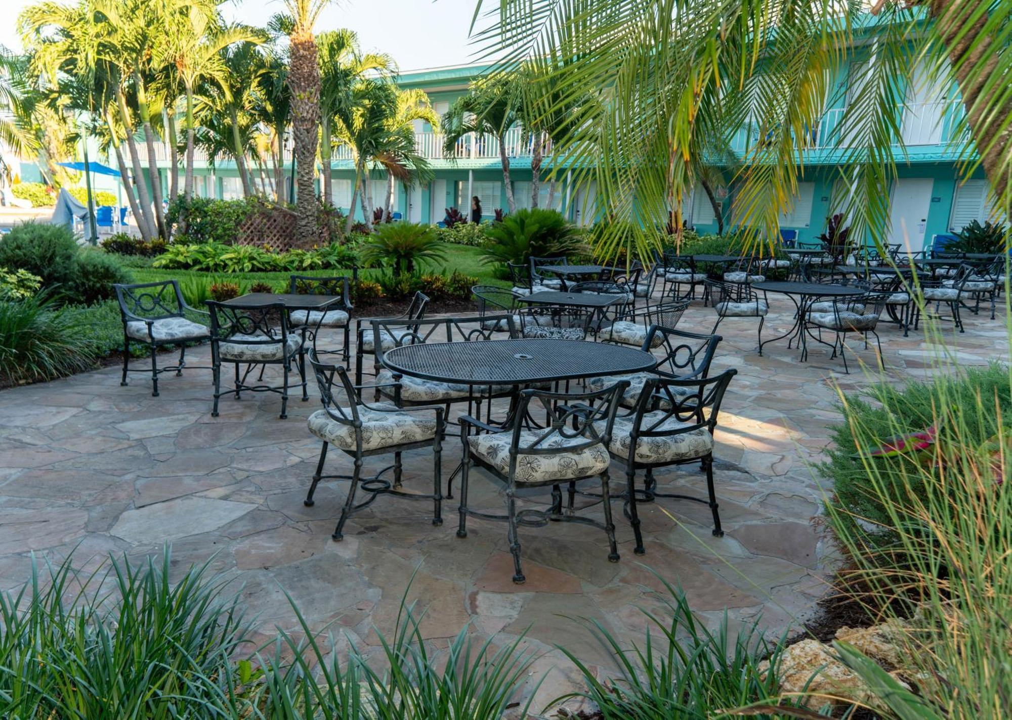 Thunderbird Beach Resort Treasure Island Екстериор снимка