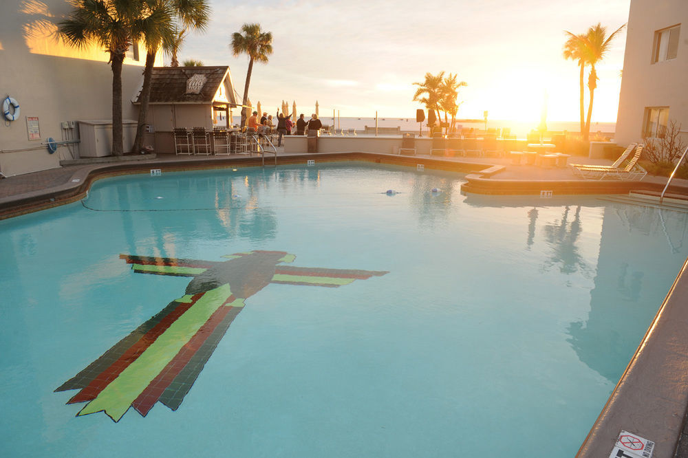 Thunderbird Beach Resort Treasure Island Екстериор снимка